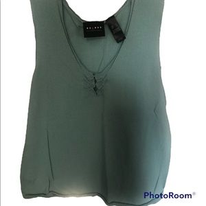 Axcess (Liz Claiborne) sleeveless knit top with eyelet closer detail.  EUC, SZ L